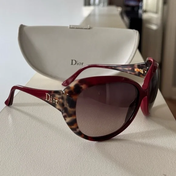 Brand new,authentic”Christian Dior”sunglasses.Amazing,color-dark red and leopard - Picture 4 of 16
